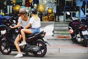 Ya pueden ir dos personas en moto