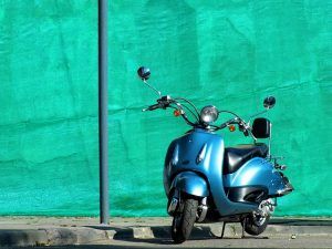riesgos aparcar moto
