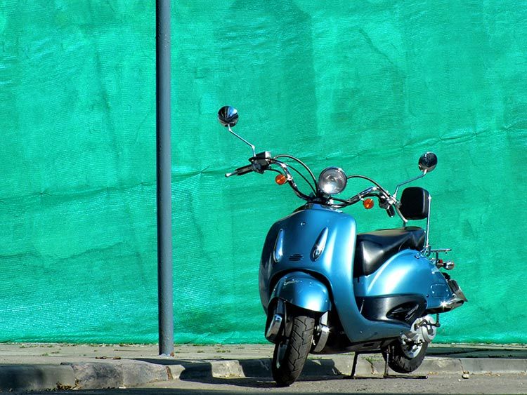 riesgos aparcar moto