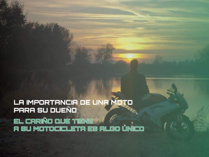 moto aparcada en la calle