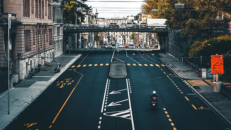 El confinamiento se ha llevado a las personas de las calles y ha traído a los criminales robos de motos en ciudades solas